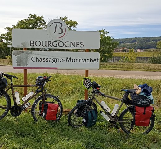 2 bikes across the world Pauline und Jonas
